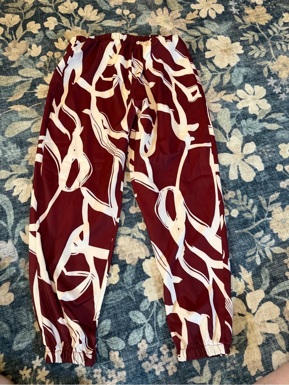 Women's Maroon & White Abstract Print Jogger Pants size medium